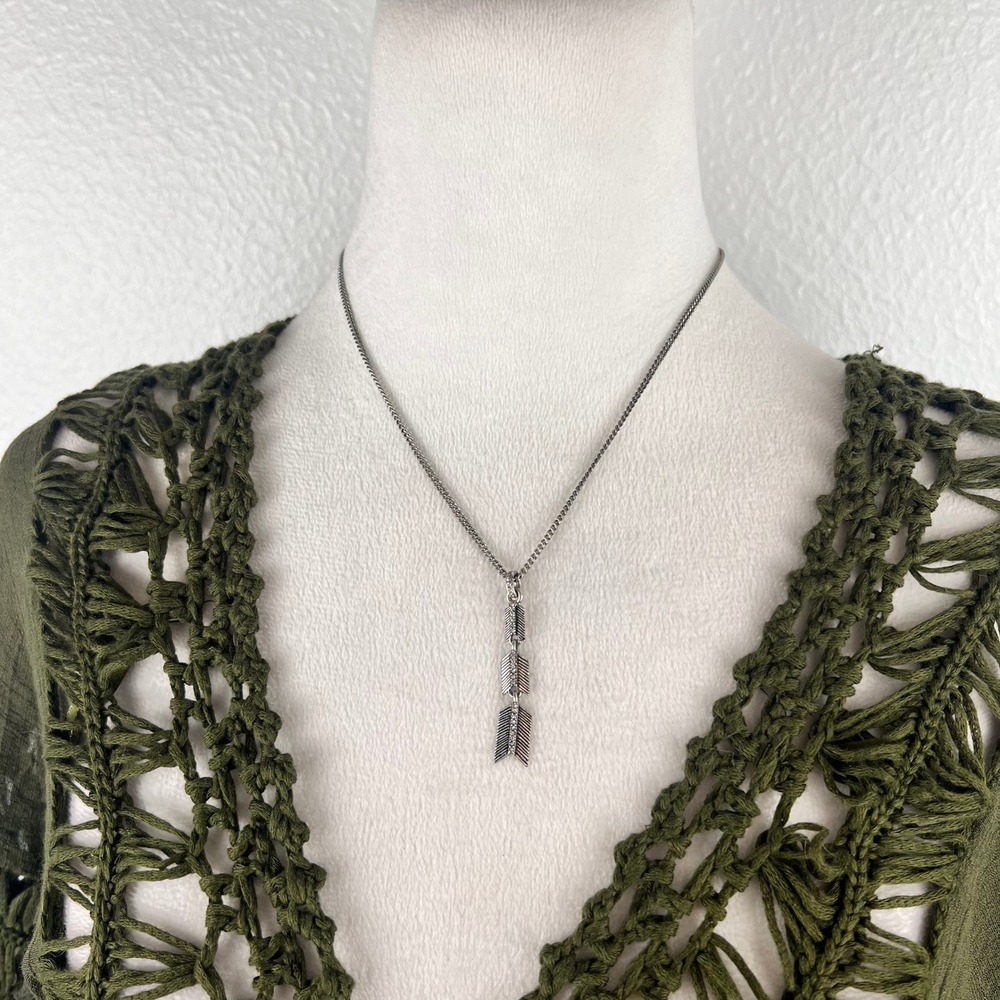 ☘️5/$25 Fossil Silver Tone Pave Crystal Arrow Pendant Necklace Boho Western